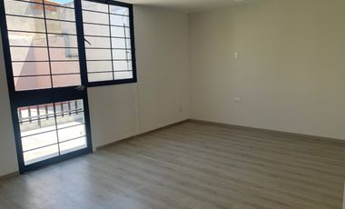 Oficina en renta, remodelada Col. El Carmen, Puebla.