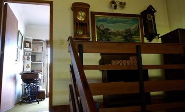 Chalet de 5 ambientes con cochera y gran jardín