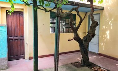 Casa en venta - 2 Dormitorios 1 Baño - 211mts2 - Mar Del Plata