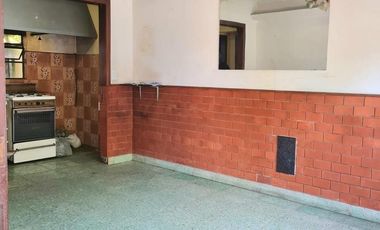 Casa en venta - 2 Dormitorios 1 Baño - 211mts2 - Mar Del Plata