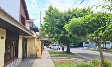 Casa en venta - 2 Dormitorios 1 Baño - 211mts2 - Mar Del Plata