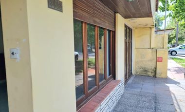 Casa en venta - 2 Dormitorios 1 Baño - 211mts2 - Mar Del Plata
