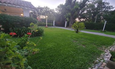 Casa en venta - 3 Dormitorios 4 Baños - Escobar