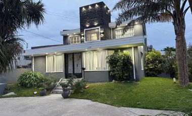 Casa en venta - 3 Dormitorios 3 Baños - Mar del Plata