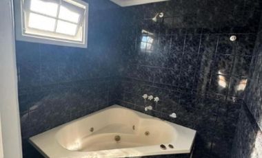 Casa en venta - 3 Dormitorios 3 Baños - Mar del Plata