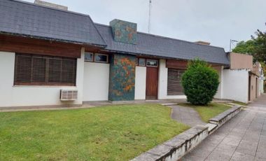 Casa en venta - 4 Dormitorios 2 Baños - Luján