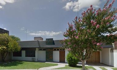 Casa en venta - 4 Dormitorios 2 Baños - Luján
