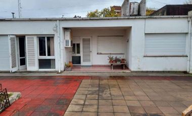 Casa en venta - 4 Dormitorios 2 Baños - Luján