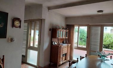 Casa en venta - 4 Dormitorios 2 Baños - Luján