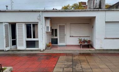 Casa en venta - 4 Dormitorios 2 Baños - Luján