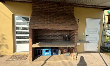 VENTA | Casa 2 dorm.   pileta | Funes City