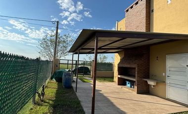 VENTA | Casa 2 dorm.   pileta | Funes City
