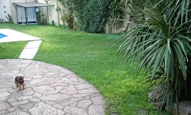 Casa en venta - 4 Dormitorios 3 Baños - 461Mts2 - El Palomar