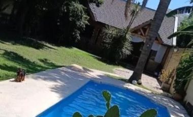 Casa en venta - 4 Dormitorios 3 Baños - 461Mts2 - El Palomar