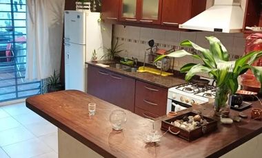 Casa en venta - 4 Dormitorios 3 Baños - 461Mts2 - El Palomar