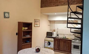Casa en venta - 4 Dormitorios 3 Baños - 461Mts2 - El Palomar