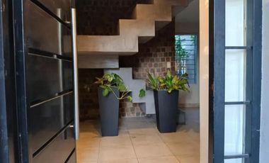 Casa en venta - 4 Dormitorios 3 Baños - 461Mts2 - El Palomar