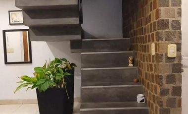 Casa en venta - 4 Dormitorios 3 Baños - 461Mts2 - El Palomar