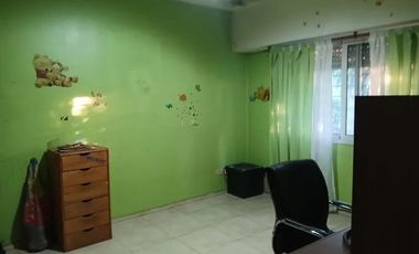 Casa en venta - 4 Dormitorios 3 Baños - 461Mts2 - El Palomar