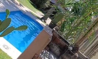 Casa en venta - 4 Dormitorios 3 Baños - 461Mts2 - El Palomar