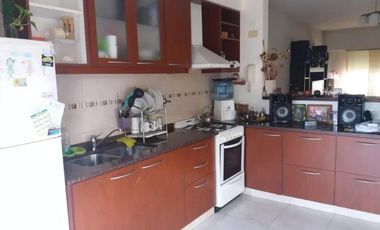 Casa en venta - 4 Dormitorios 3 Baños - 461Mts2 - El Palomar