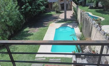 Casa en venta - 4 Dormitorios 3 Baños - 461Mts2 - El Palomar