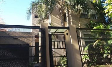 Casa en venta - 4 Dormitorios 3 Baños - 461Mts2 - El Palomar