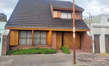 Casa en venta - 3 Dormitorios 3 Baños - La Matanza