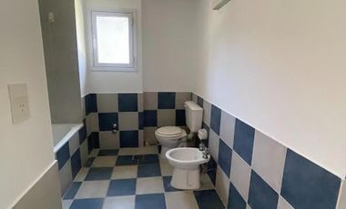 Casa en venta - 5 Dormitorios 4 Baños - Pilar