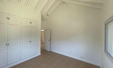 Casa en venta - 5 Dormitorios 4 Baños - Pilar