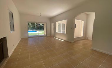 Casa en venta - 5 Dormitorios 4 Baños - Pilar