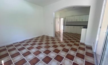 Casa en venta - 5 Dormitorios 4 Baños - Pilar