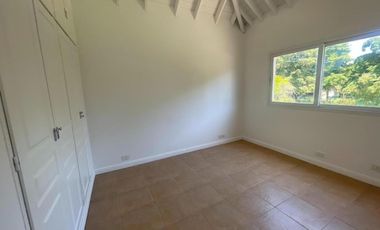 Casa en venta - 5 Dormitorios 4 Baños - Pilar