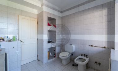 Casa 5 ambientes con terraza, parque y piscina en venta - Beccar