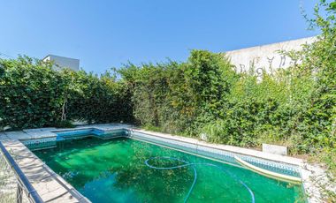 Casa 5 ambientes con terraza, parque y piscina en venta - Beccar