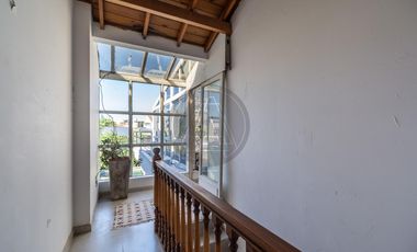 Casa 5 ambientes con terraza, parque y piscina en venta - Beccar