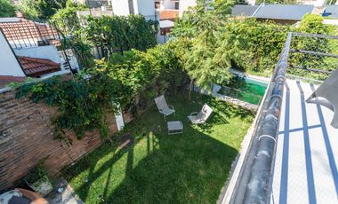Casa 5 ambientes con terraza, parque y piscina en venta - Beccar