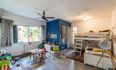 Casa 5 ambientes con terraza, parque y piscina en venta - Beccar