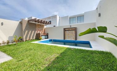Casa en Venta en Lomas de la Rioja | Jardín y Alberca