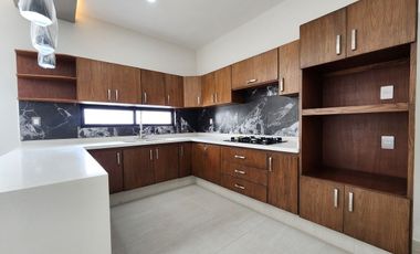 Casa en Venta en Lomas de la Rioja | Jardín y Alberca