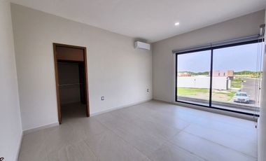 Casa en Venta en Lomas de la Rioja | Jardín y Alberca