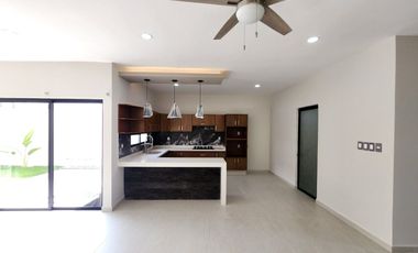 Casa en Venta en Lomas de la Rioja | Jardín y Alberca