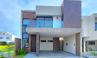 Casa en Venta en Lomas de la Rioja | Jardín y Alberca