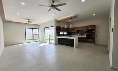 Casa en Venta en Lomas de la Rioja | Jardín y Alberca