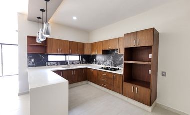 Casa en Venta en Lomas de la Rioja | Jardín y Alberca