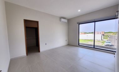 Casa en Venta en Lomas de la Rioja | Jardín y Alberca