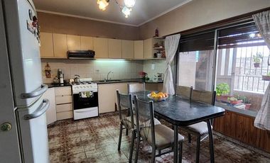 Casa en venta - 3 Dormitorios 2 Baños - 280mts2 - Avellaneda