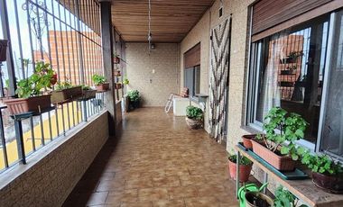 Casa en venta - 3 Dormitorios 2 Baños - 280mts2 - Avellaneda