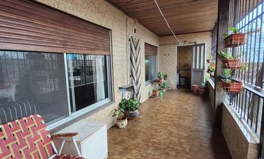 Casa en venta - 3 Dormitorios 2 Baños - 280mts2 - Avellaneda