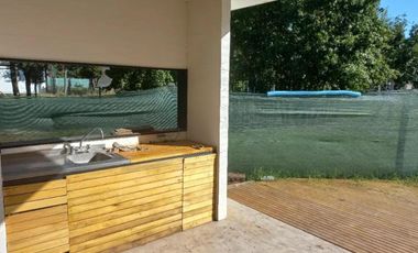 Casa en venta - 3 Dormitorios 2 Baños - Cochera - 300Mts2 - Matheu